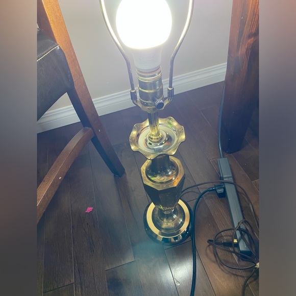 Vintage Brass Lamp. No shade - Picture 6 of 9